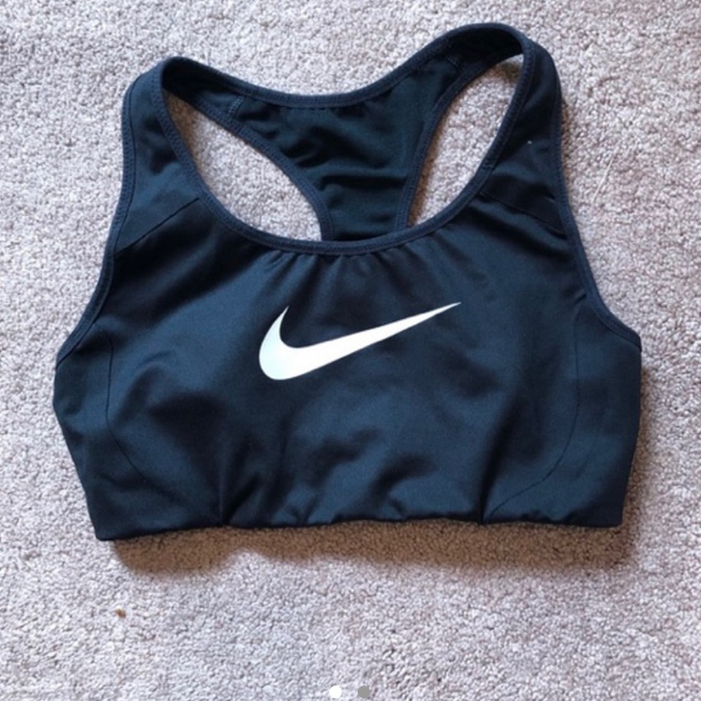 black nike sports bra